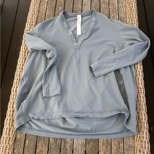 lululemon athletica back in action Long Sleeve V-Neck Tee in Utility  Blue